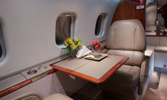 Learjet 60 N178MM photo 4