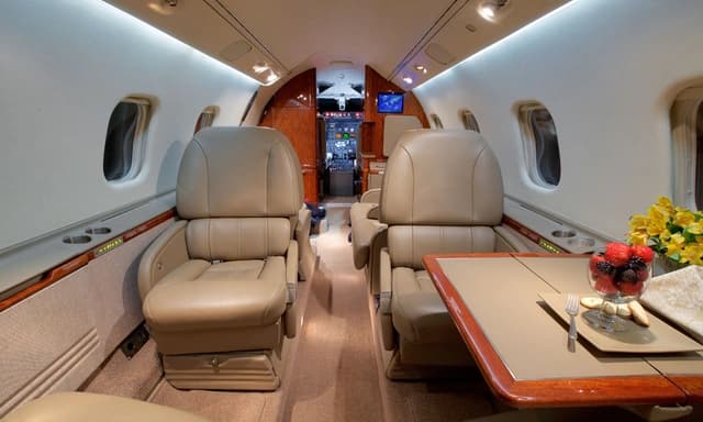 Learjet 60 N178MM photo 2
