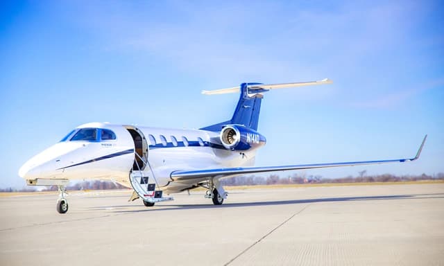 Embraer Phenom 300 N14AQ