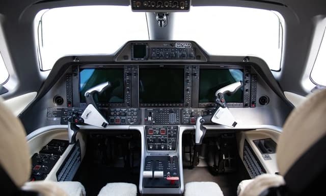 Embraer Phenom 300 N479MA photo 6