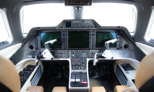 Embraer Phenom 300 N419MA photo 6