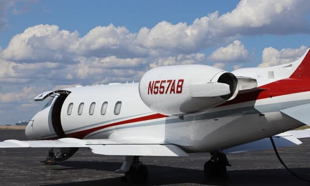 Learjet 60 N557AB