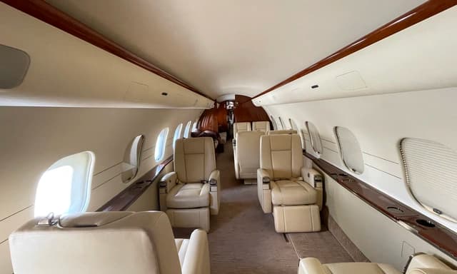 Global 5000 N889PG photo 2