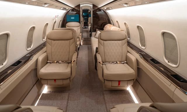 Challenger 3500 N435FG photo 2