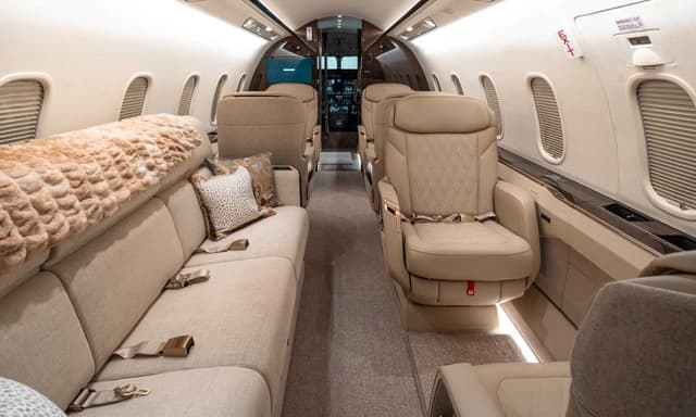 Challenger 3500 N435FG photo 5