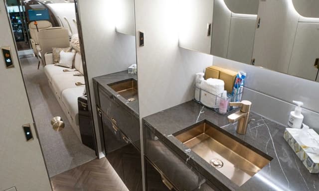 Challenger 3500 N435FG photo 6