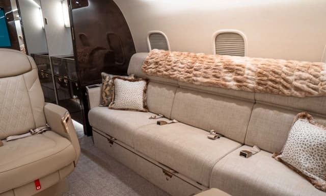 Challenger 3500 N435FG photo 3