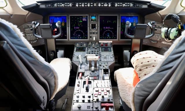 Challenger 300 N606RP photo 5
