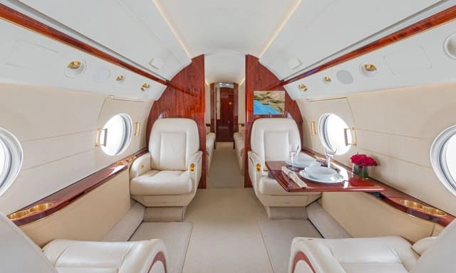 Gulfstream G550 N35GR photo 6