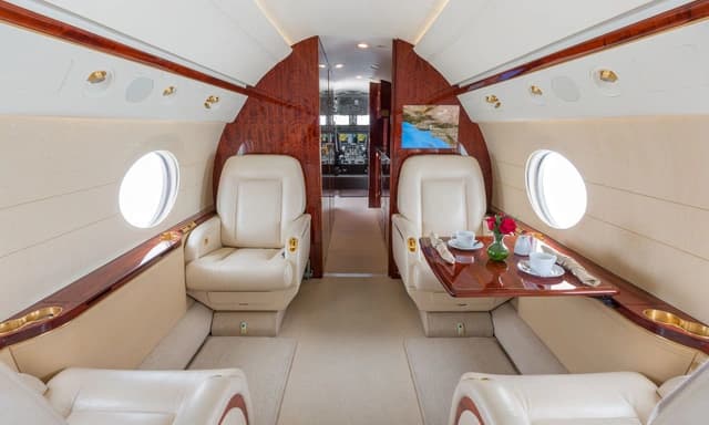 Gulfstream G550 N35GR photo 2