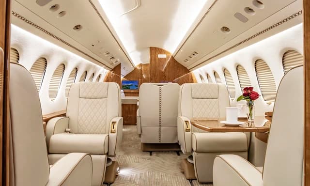 Falcon 7X N4CE photo 2