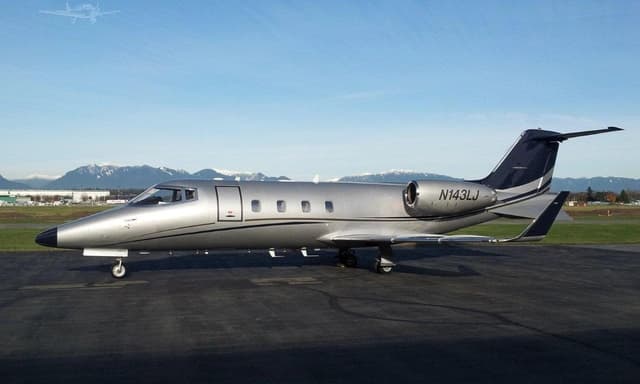 Learjet 55C N143LJ photo 2