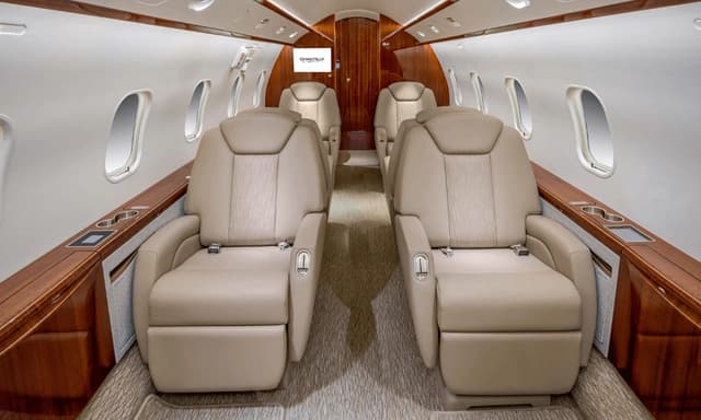 Challenger 300 N256GG photo 2