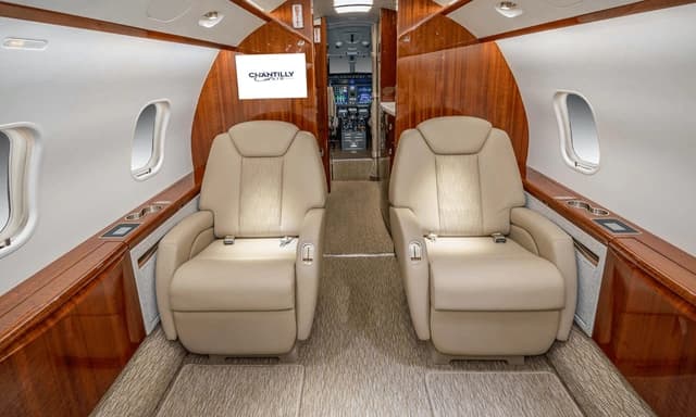 Challenger 300 N256GG photo 5