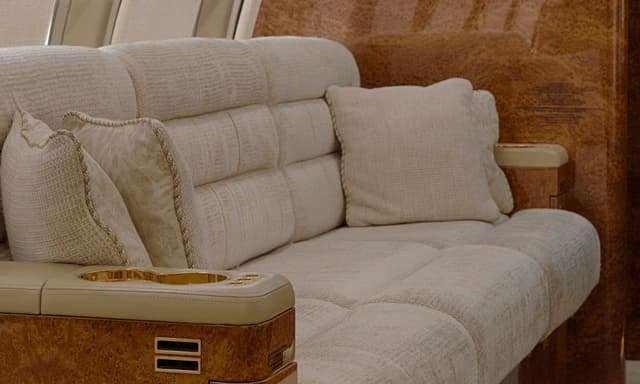 Challenger 605 N949MC photo 4