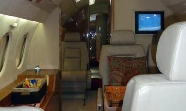 Falcon 900B N918MV photo 2