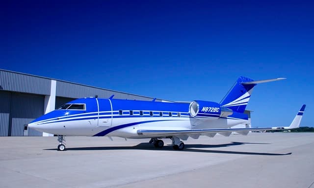 Challenger 604 N872BC