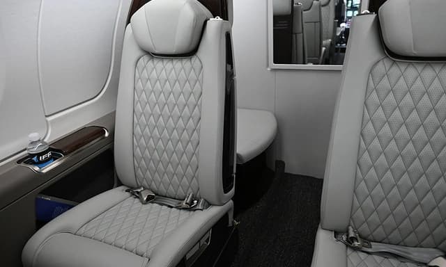 Embraer Phenom 300E N293CK photo 6