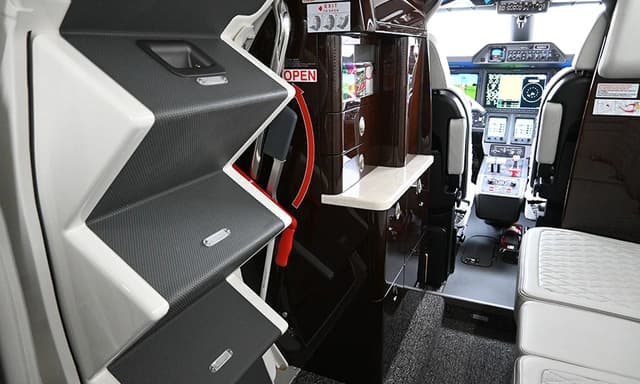 Embraer Phenom 300E N293CK photo 5