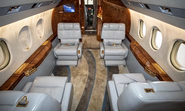 Falcon 2000 N365TX photo 2