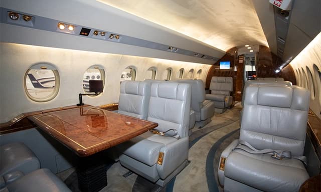Falcon 2000 N365TX photo 3
