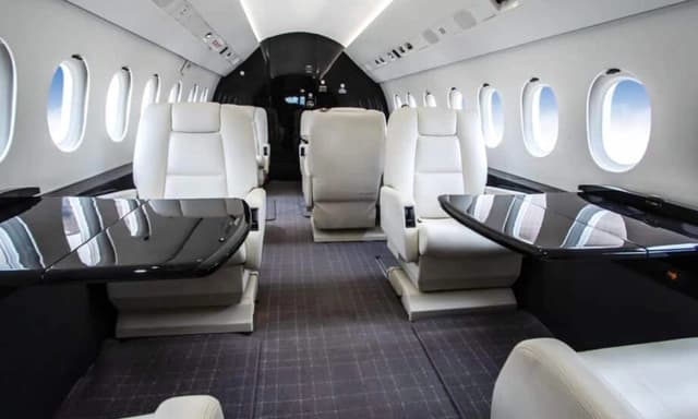 Falcon 2000EX N323SE photo 2