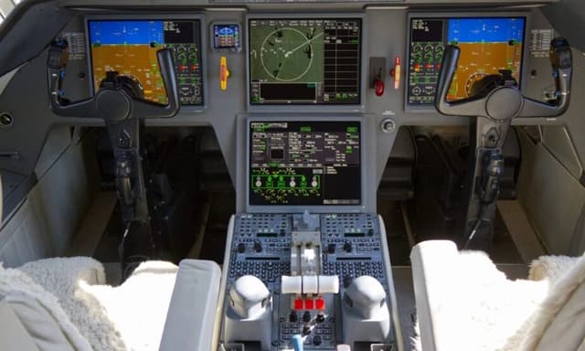Falcon 900EX N513HS photo 6