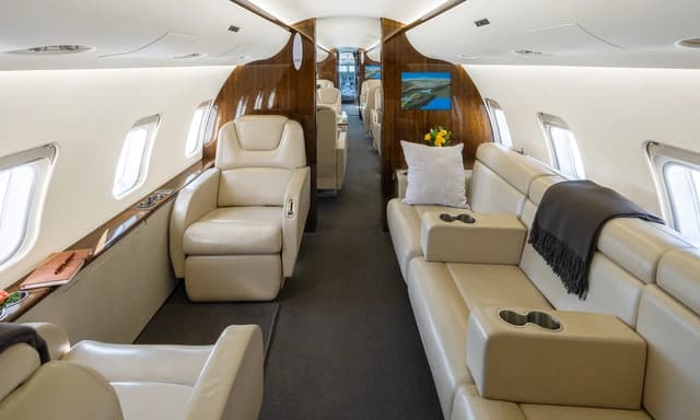 Challenger 850 N530JW photo 4