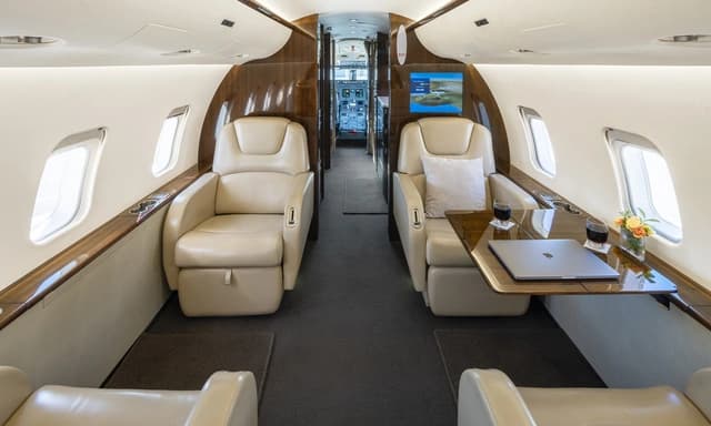 Challenger 850 N530JW photo 5