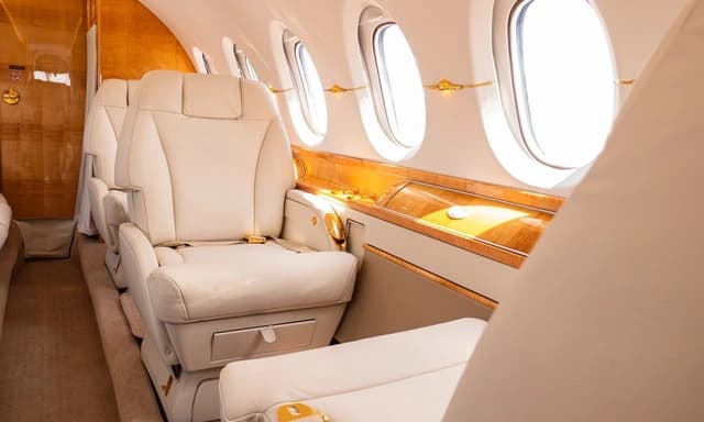 Hawker 800XP N676GH photo 2