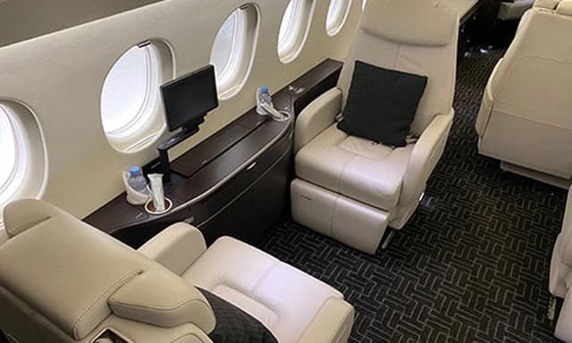 Falcon 900LX N588HP photo 2