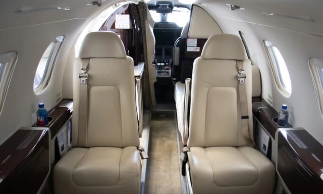 Embraer Phenom 300 N910XS photo 3