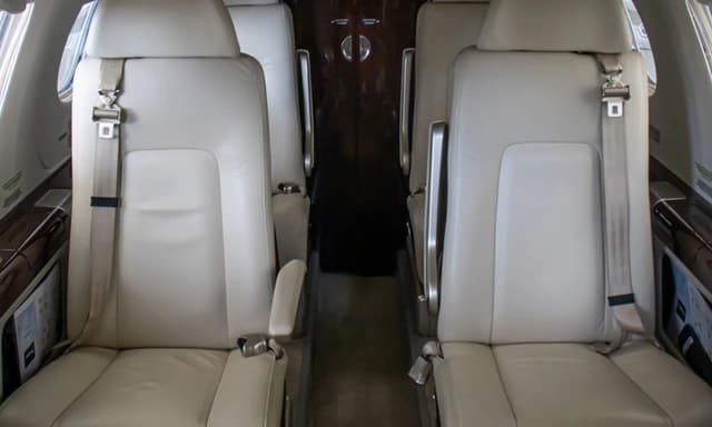 Embraer Phenom 300 N910XS photo 2