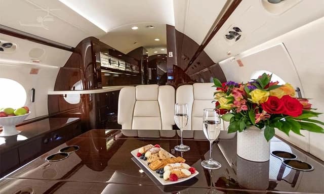 Gulfstream G550 N961JF photo 5