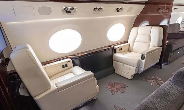 Gulfstream G550 N961JF photo 2