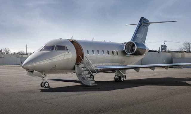Challenger 604 N618JJ photo 4