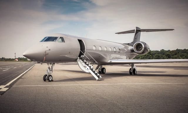 Gulfstream V N718JJ photo 4