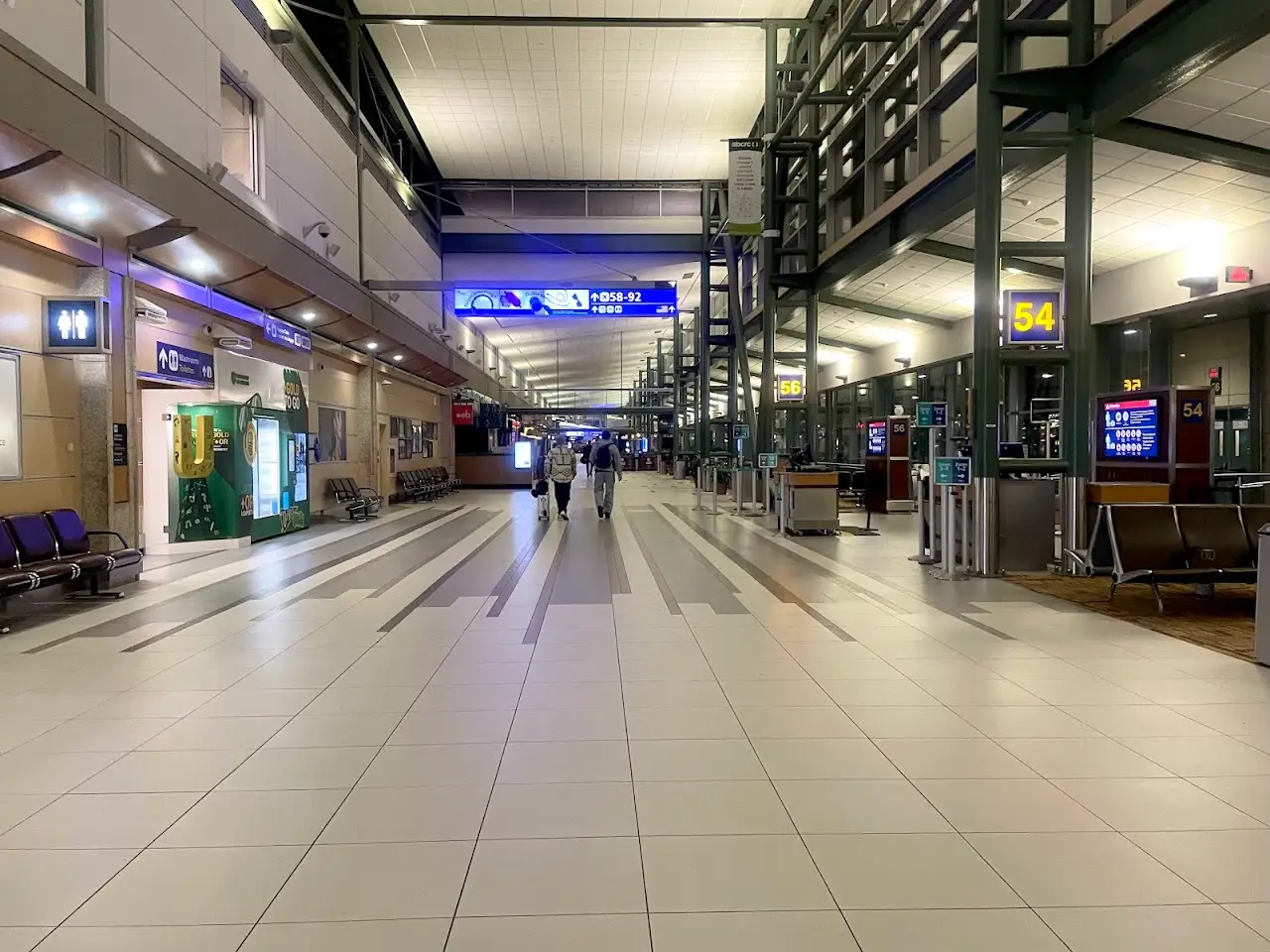 Edmonton International Airport (YEG), photo 2