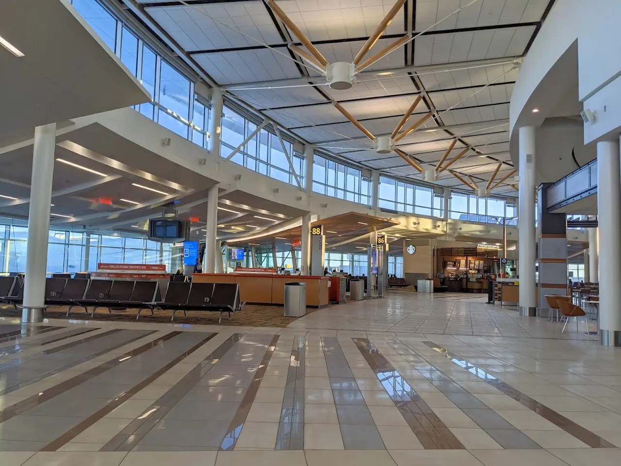 Edmonton International Airport (YEG), photo 3