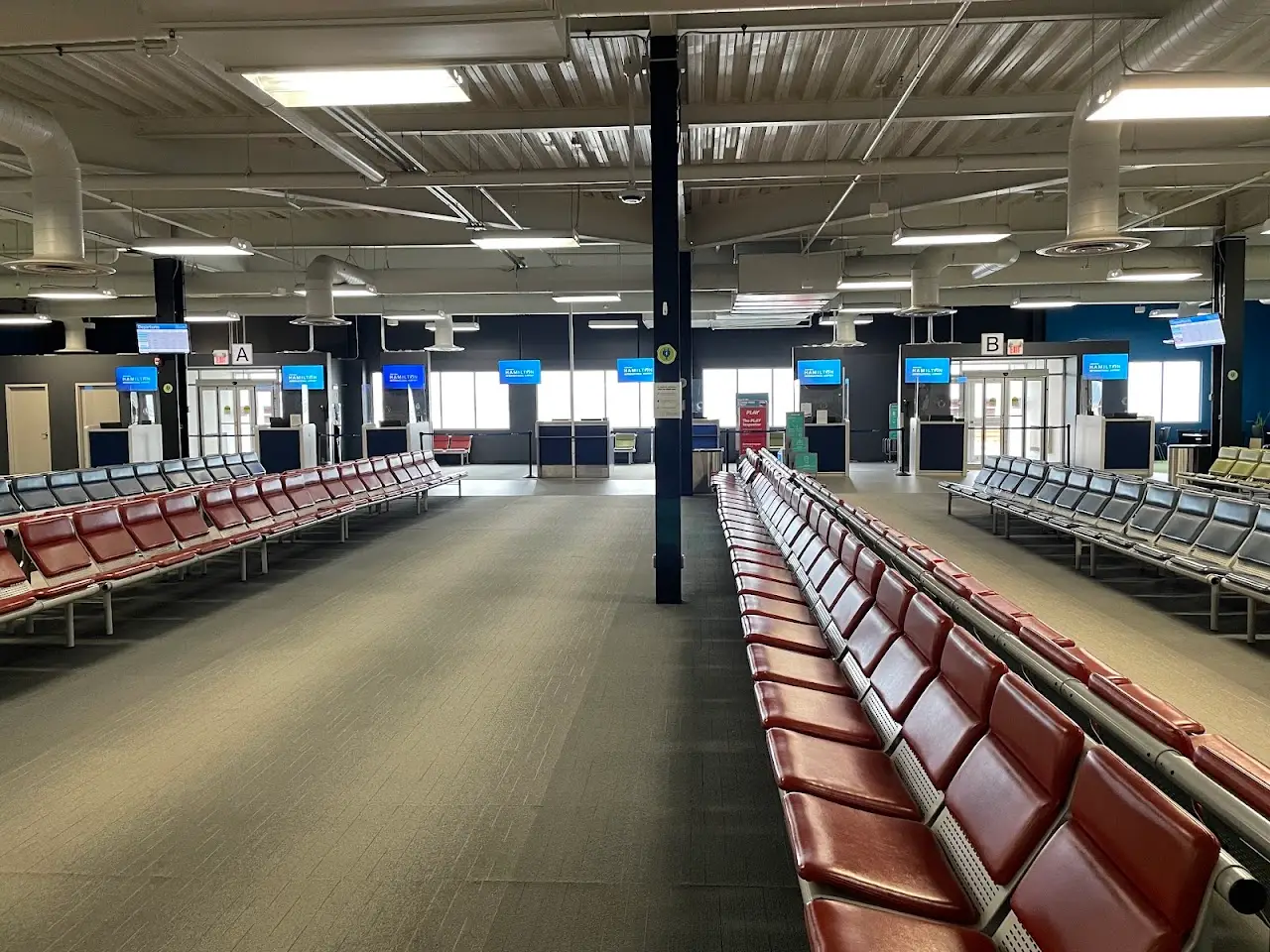 John C. Munro Hamilton International Airport (YHM), photo 3