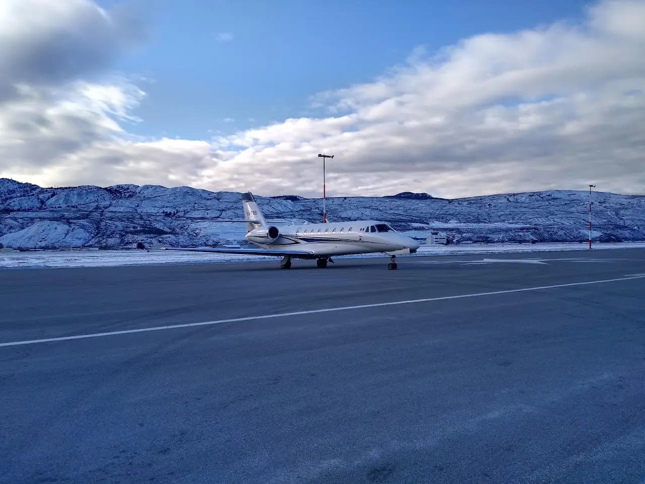 Kamloops John Moose Fulton Field Regional Airport (YKA), photo 2