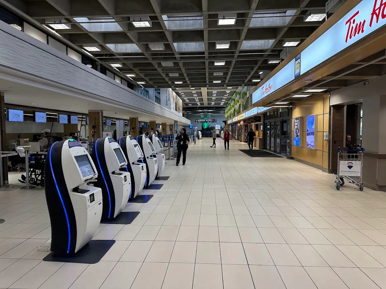 Kelowna International Airport (YLW), photo 3
