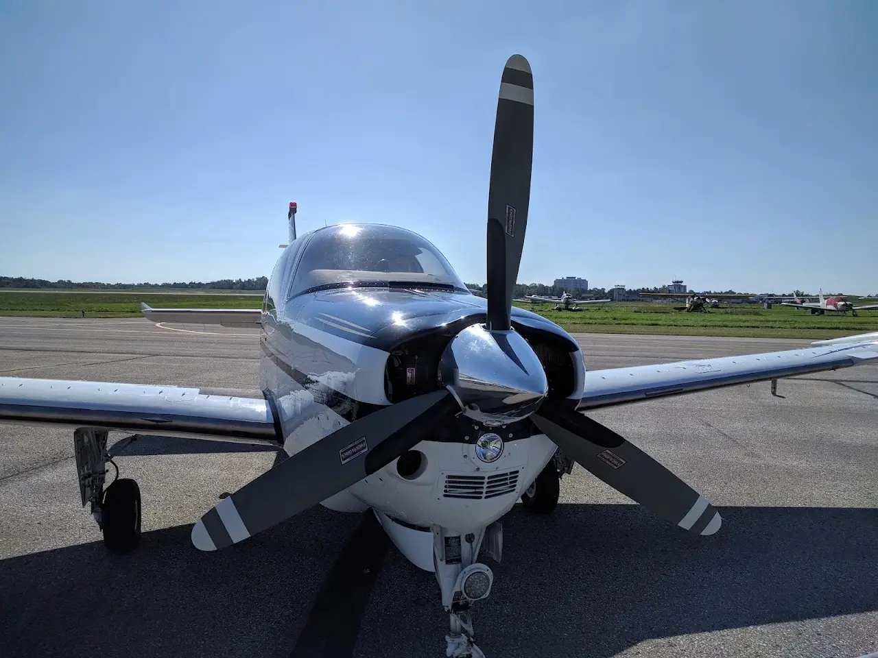 Oshawa Executive Airport (YOO), photo 3
