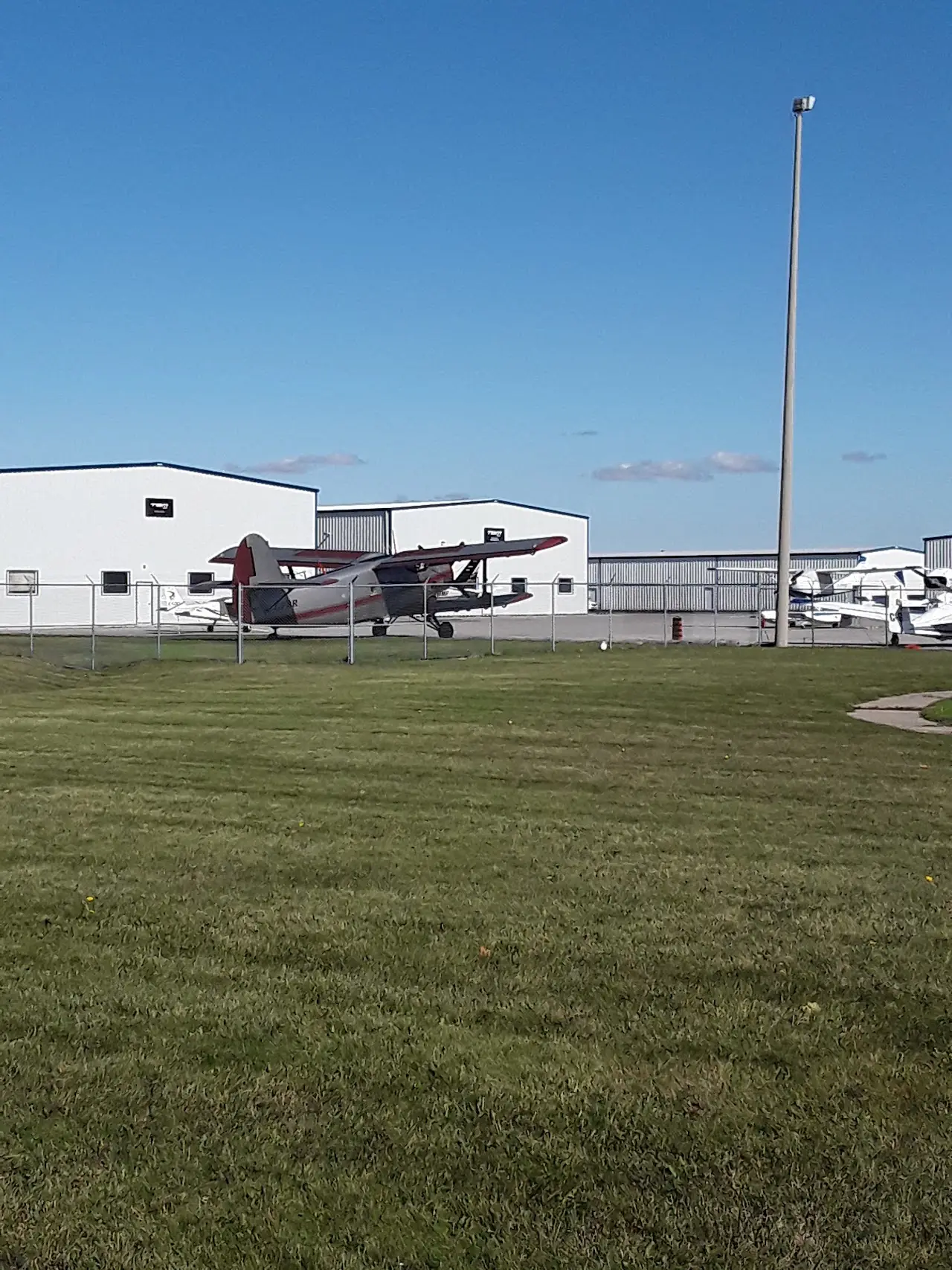 Oshawa Executive Airport (YOO), photo 4