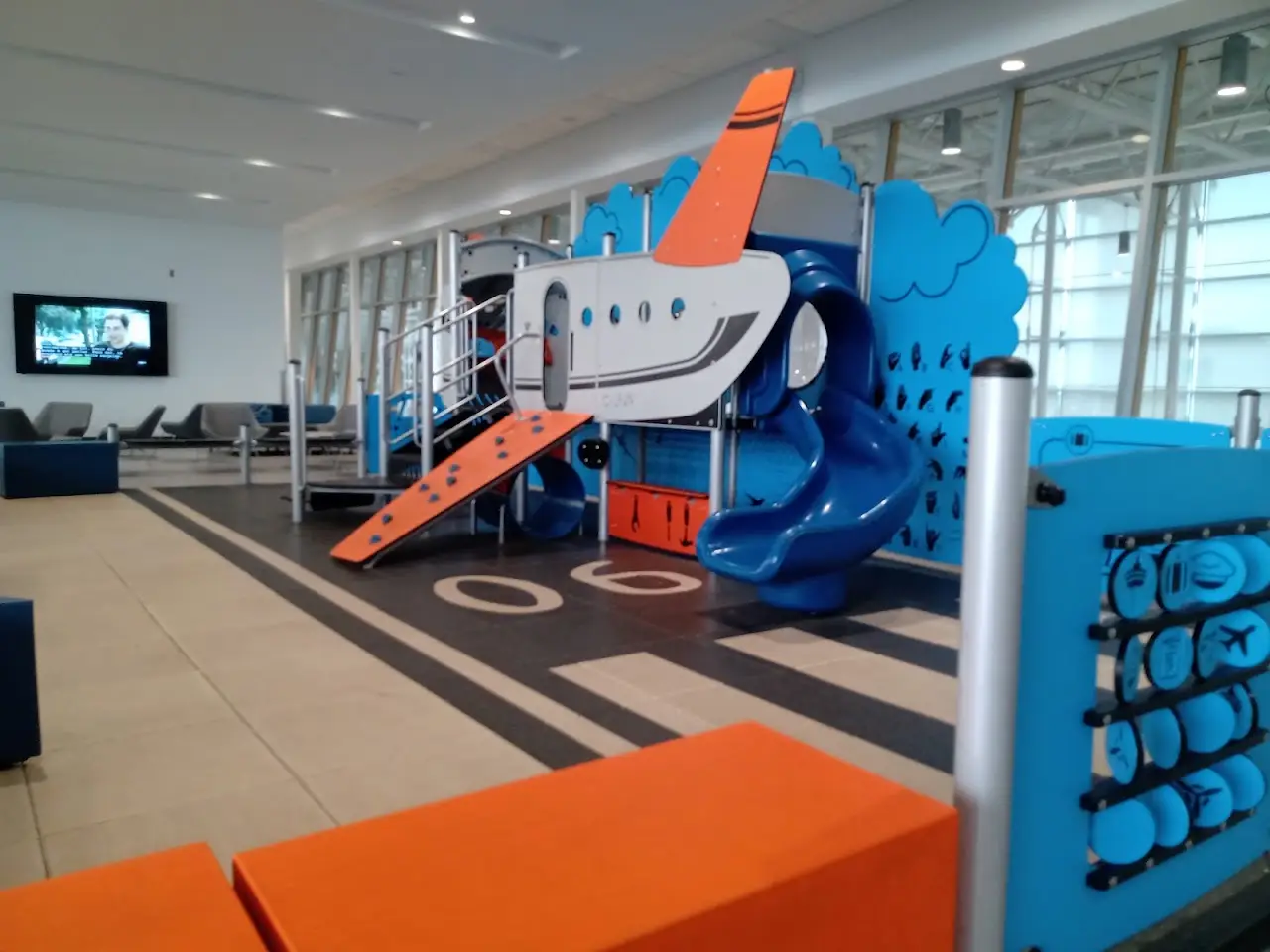 Quebec Jean Lesage International Airport (YQB), photo 4