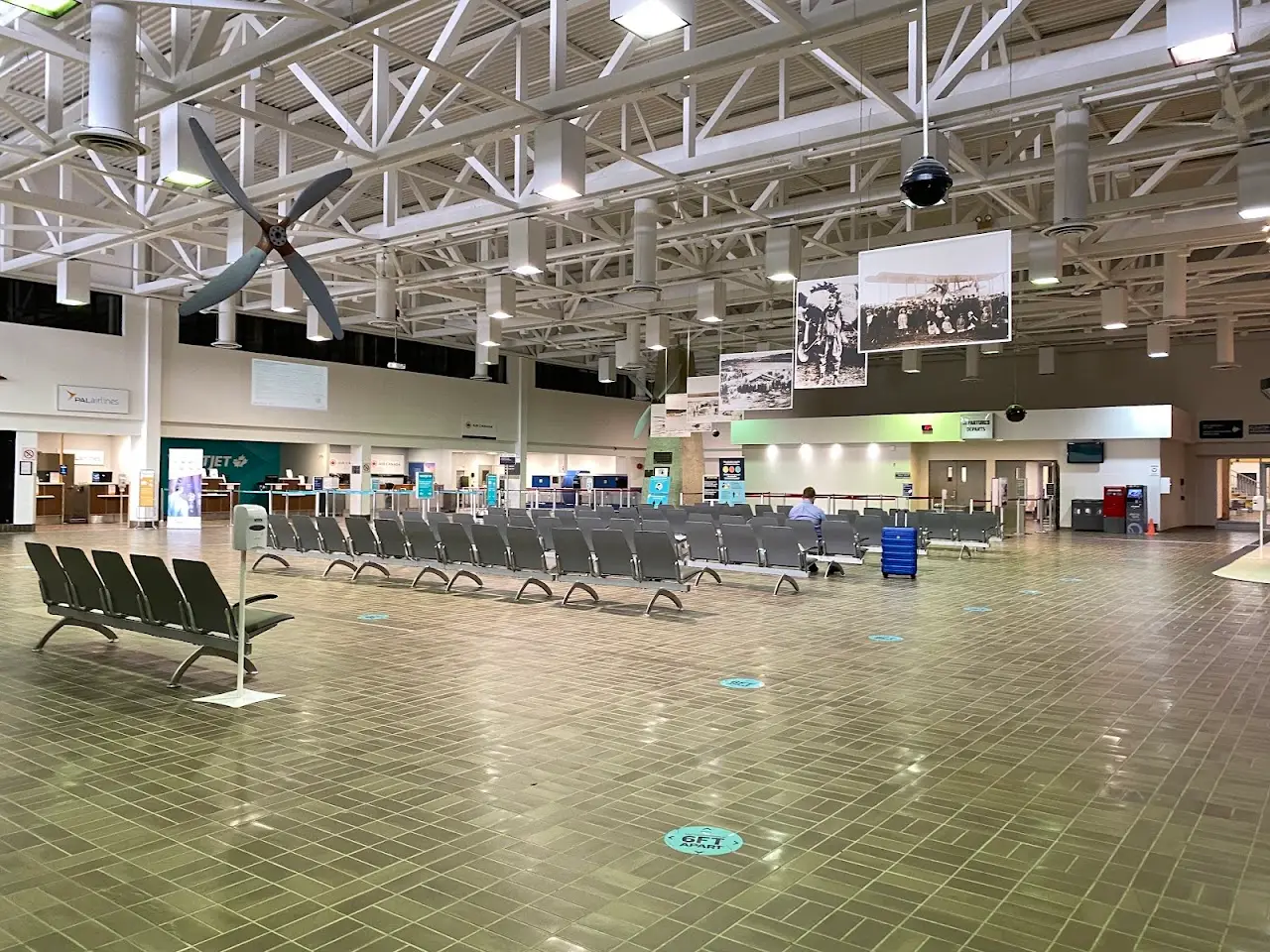 Gander International Airport (YQX), photo 4