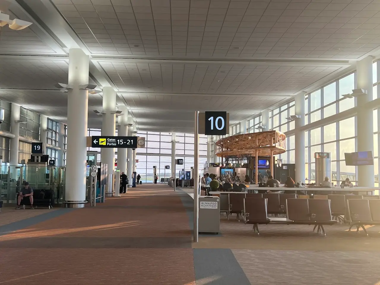 Winnipeg / James Armstrong Richardson International Airport (YWG), photo 2