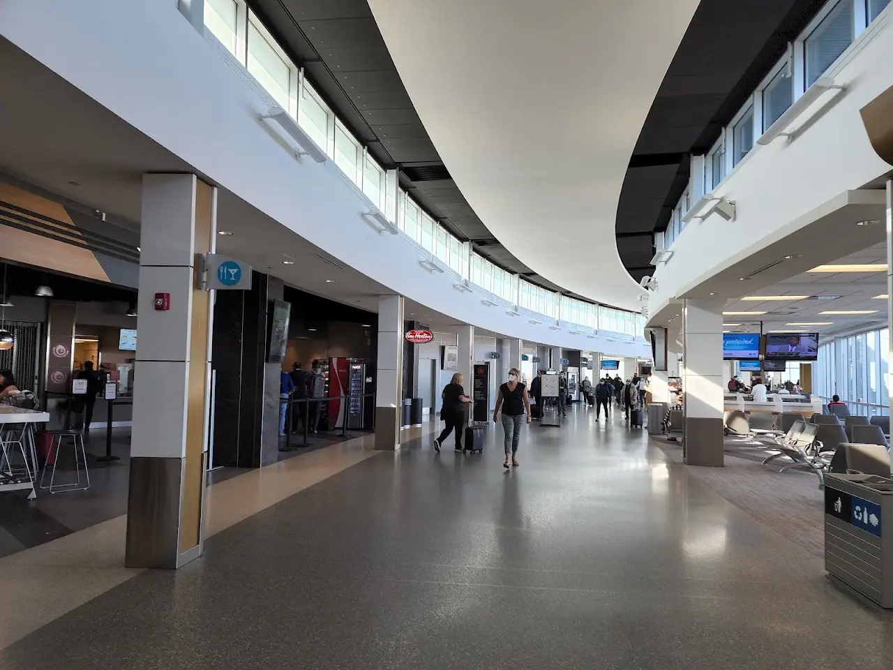 Saskatoon John G. Diefenbaker International Airport (YXE), photo 3