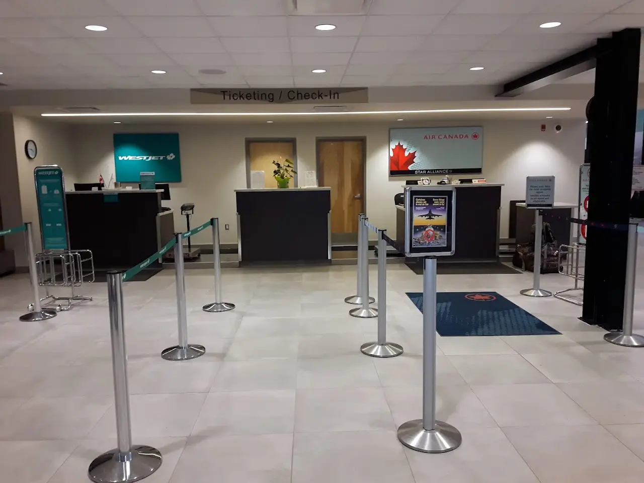 Medicine Hat Regional Airport (YXH), photo 4