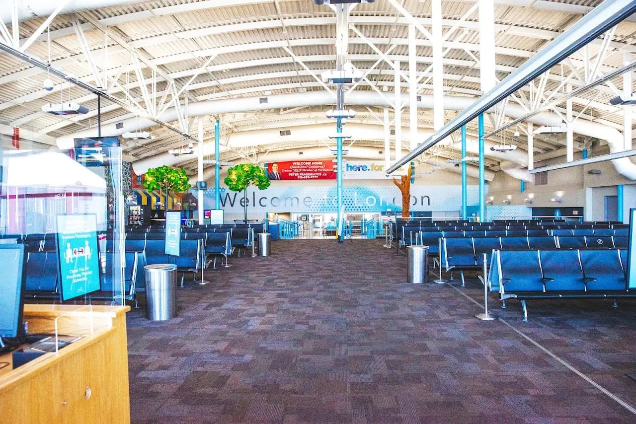 London International Airport (YXU), photo 2
